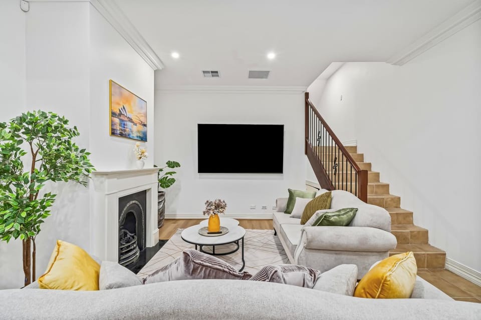 TV and multimedia, Living room, Seating area
