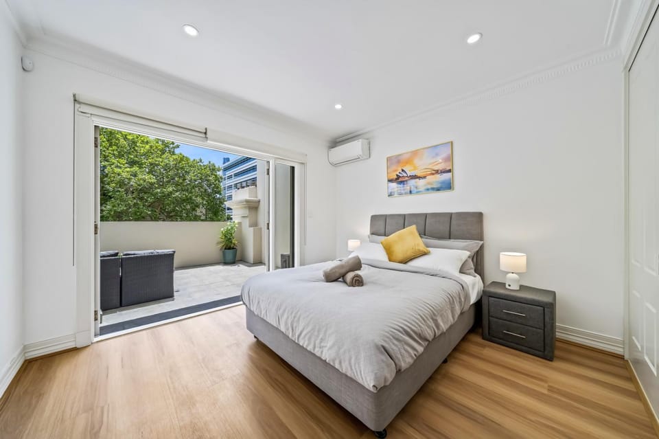 Bed, Photo of the whole room, Bedroom, air conditioner