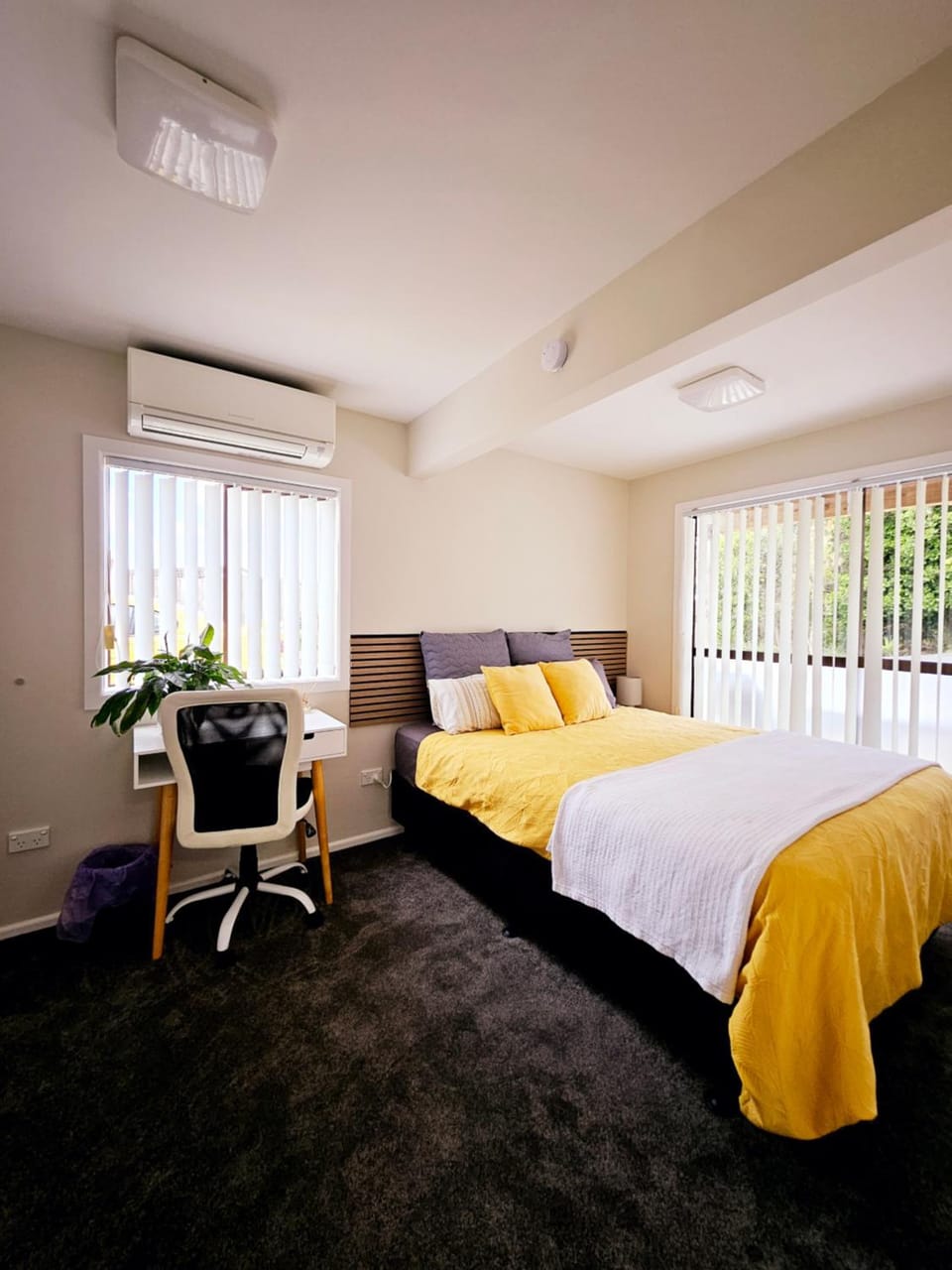 Bed, Bedroom, air conditioner