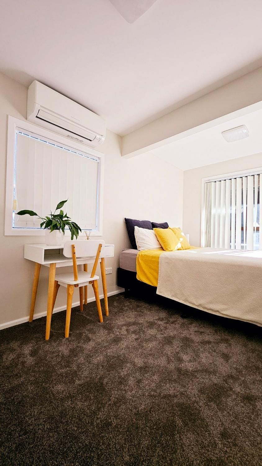 Bed, Bedroom, air conditioner