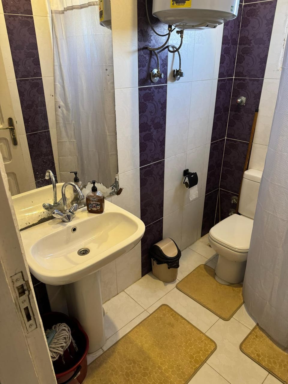 Shower, Toilet, Bathroom, bidet, towels