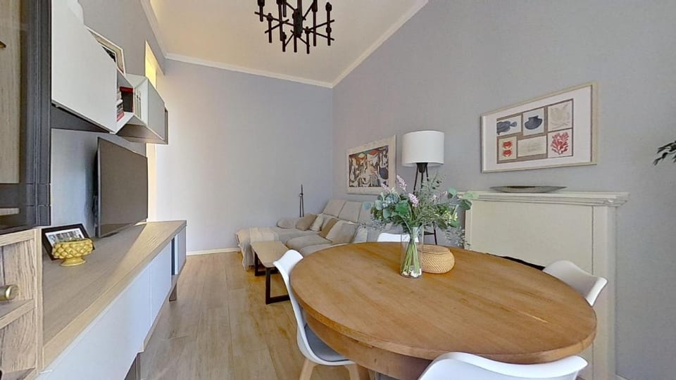 Communal lounge/ TV room, TV and multimedia, Living room, Seating area, Dining area