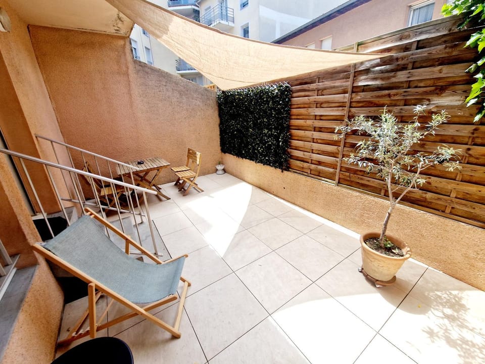 Patio, Day, Balcony/Terrace