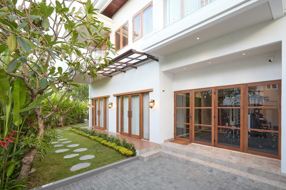 Facade/entrance, Garden