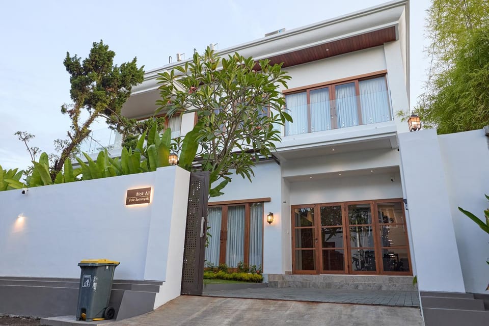Facade/entrance