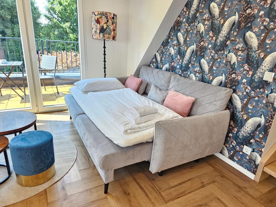 Bed, Living room