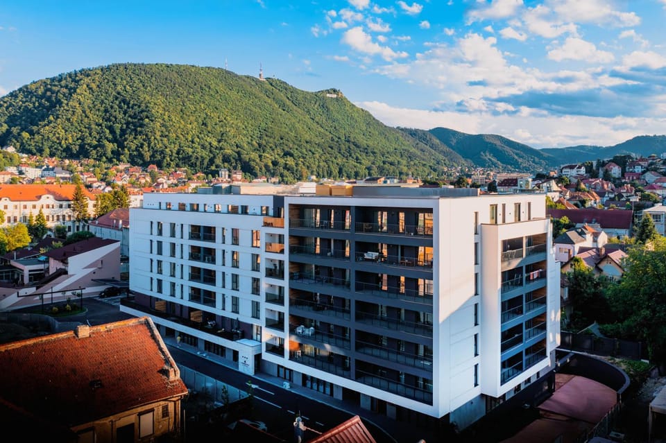 Toilet, Property building, Bird's eye view, View (from property/room), Balcony/Terrace, City view, Garden view, Mountain view, Quiet street view, Inner courtyard view