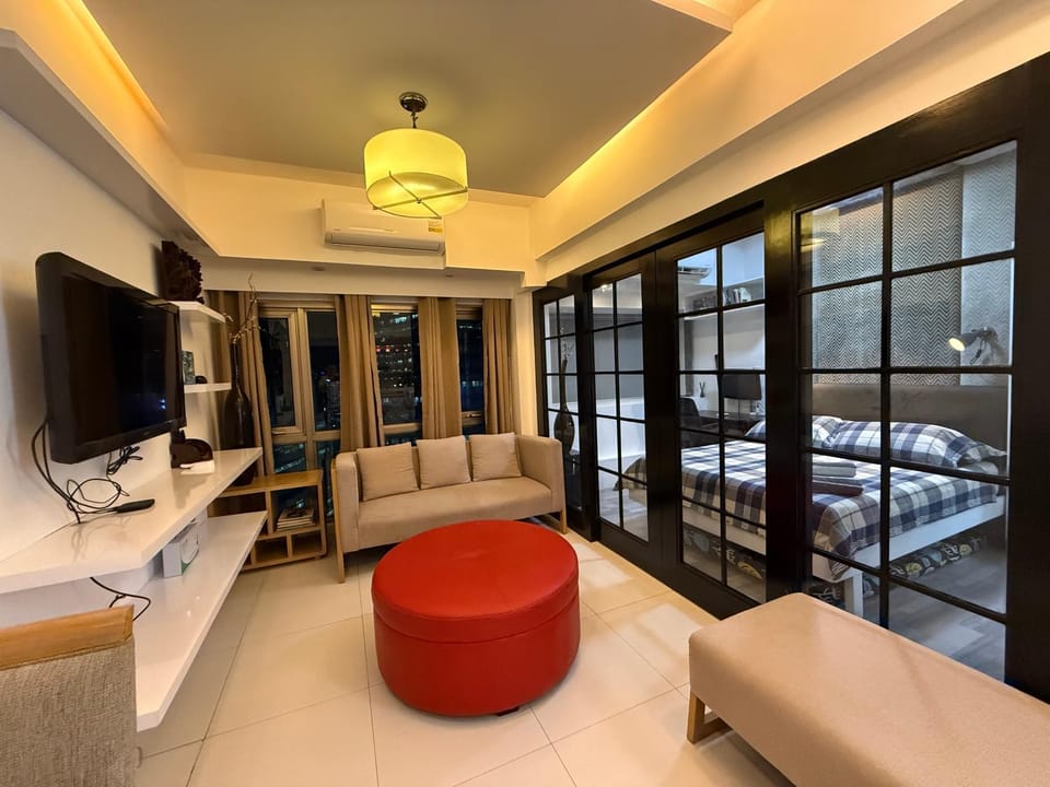 Luxury Condo at Forbeswood Parklane The Fort BGC Apartment in Makati
