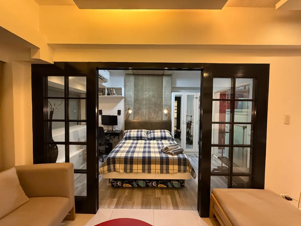 Luxury Condo at Forbeswood Parklane The Fort BGC Apartment in Makati