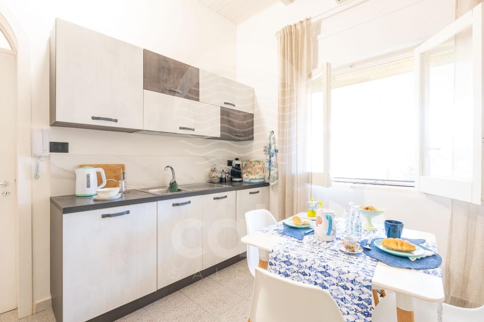 Kitchen or kitchenette, Dining area, dishwasher, stove