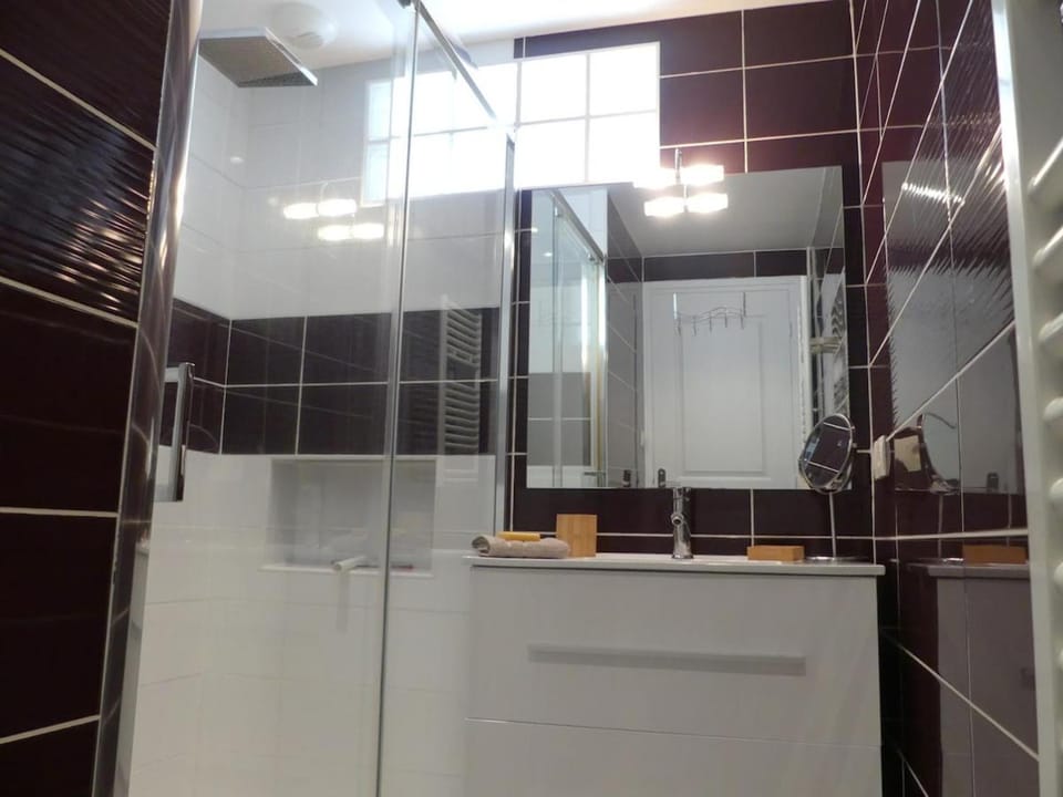 bright modern, near center and 10 min from beaches Apartment in Brest