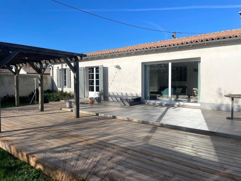 Property building, Patio, Day