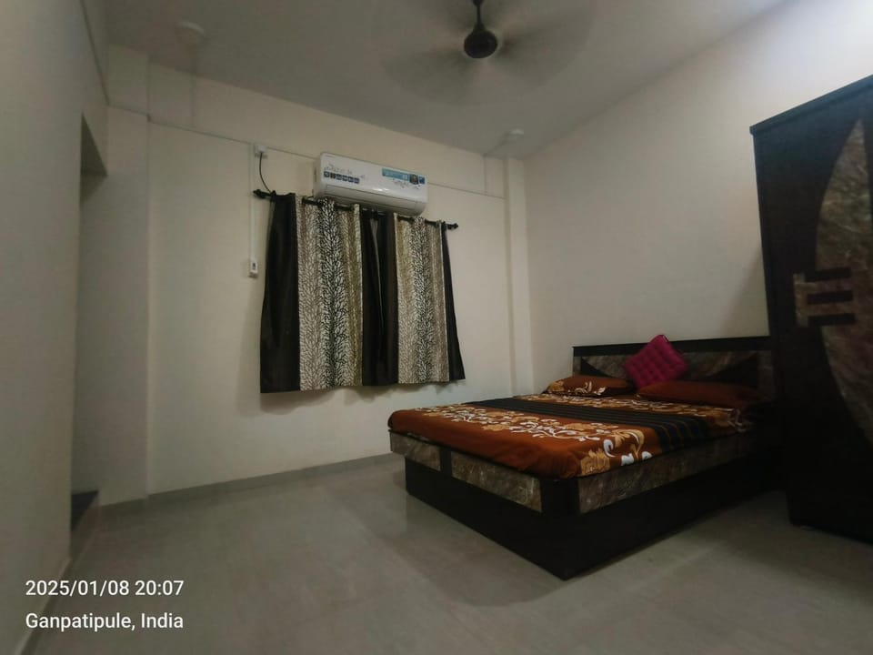 Bed, Photo of the whole room, Bedroom, air conditioner