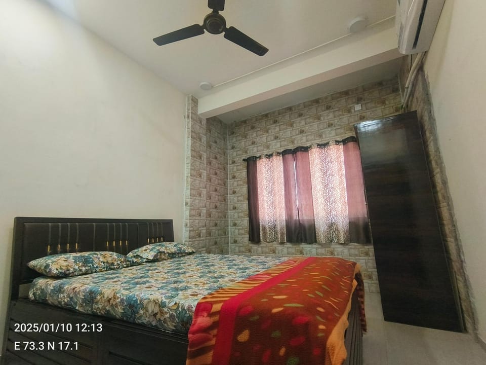 Bed, Photo of the whole room, Bedroom, fireplace