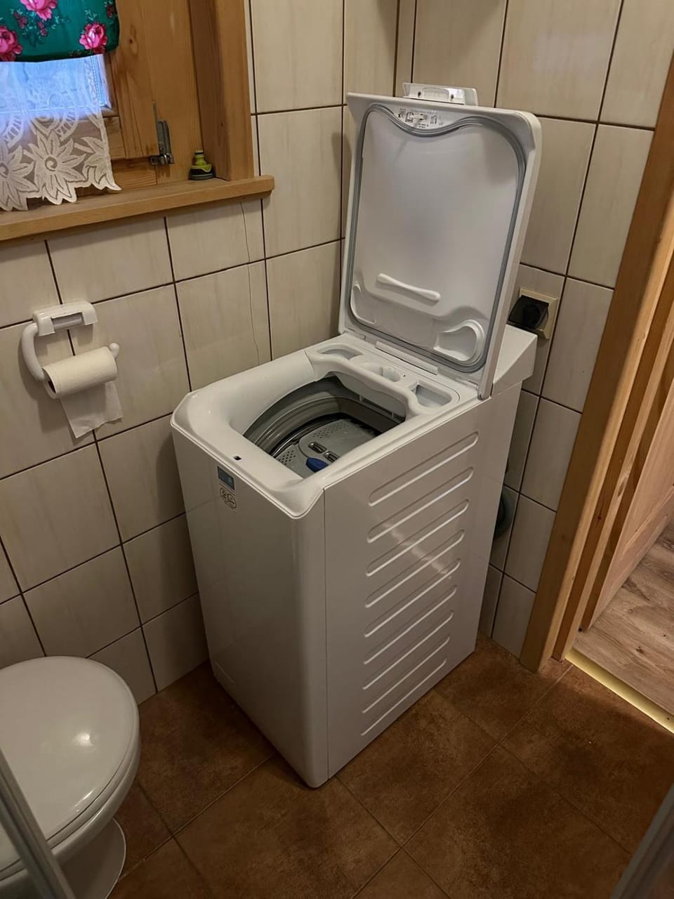 Bathroom, washing machine