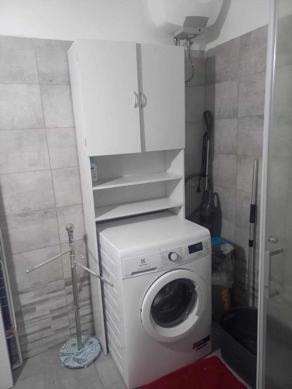 Bathroom, dryer