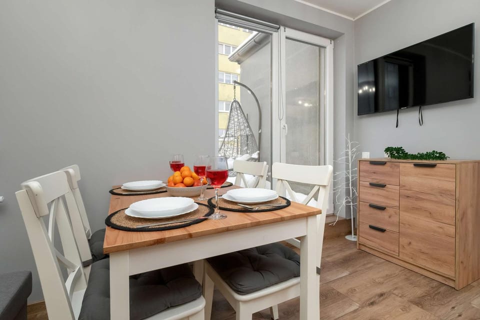 TV and multimedia, Kitchen or kitchenette, Dining area, Evening entertainment