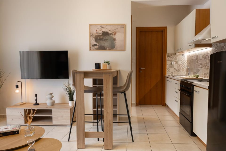 TV and multimedia, Kitchen or kitchenette, Living room, Seating area, Dining area, oven, pet friendly, stove