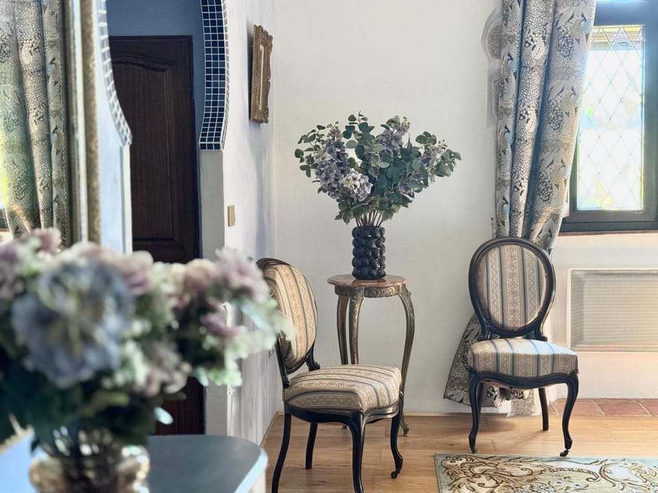 Photo of the whole room, Decorative detail, Bedroom