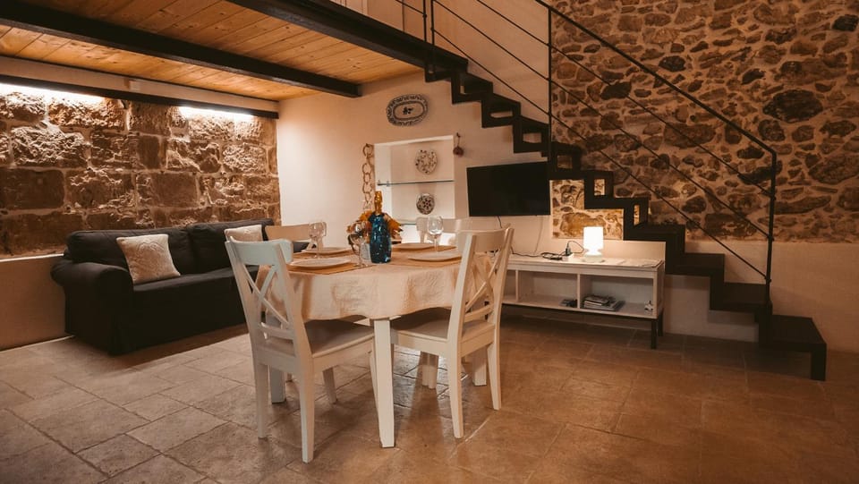 Hillary s Loft Charming Stone Apartment in Alghero Old Town Apartment in Alghero