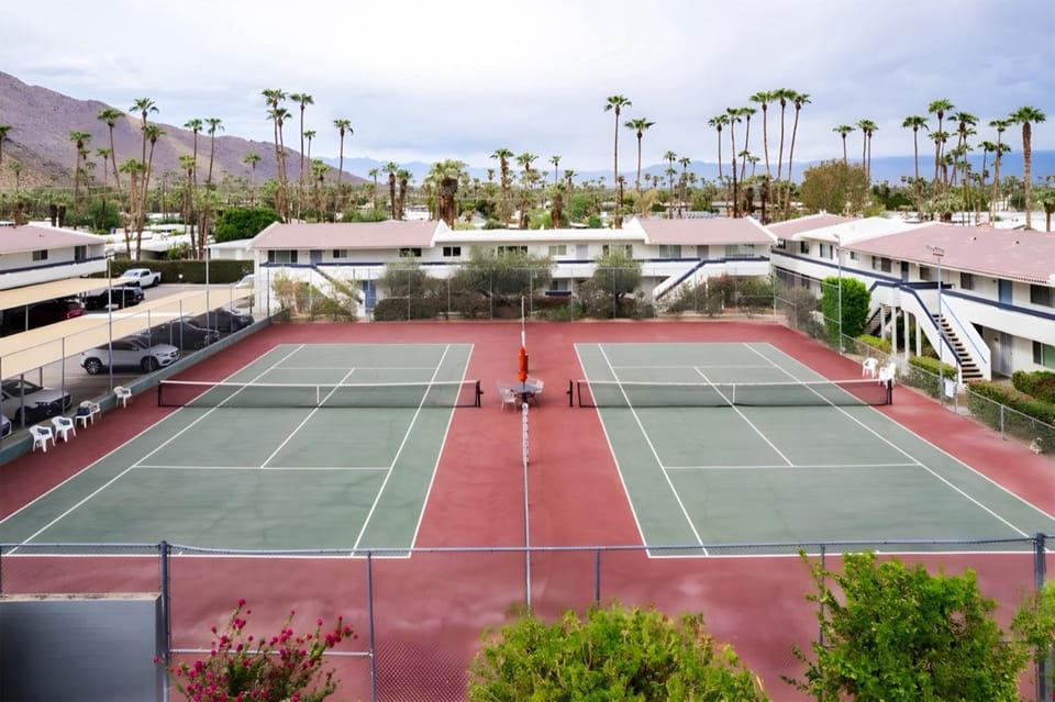 Sunny Palm Springs 1 Bedroom Oasis by MariamsBnb Apartment in Palm Springs