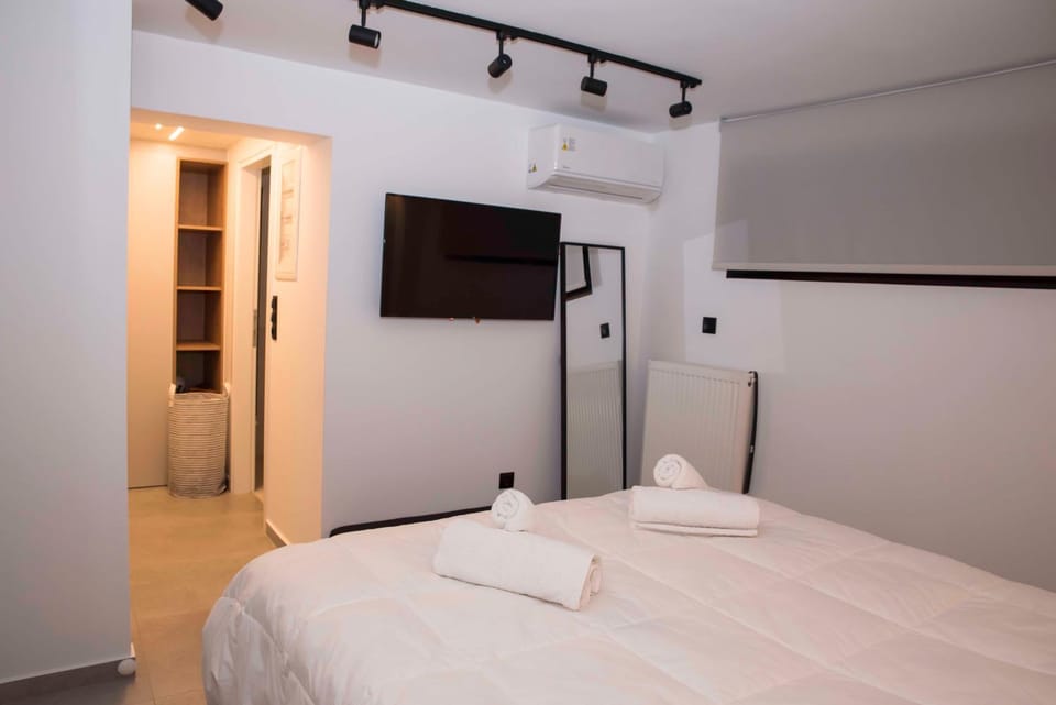 Deluxe One Apartment in South Athens
