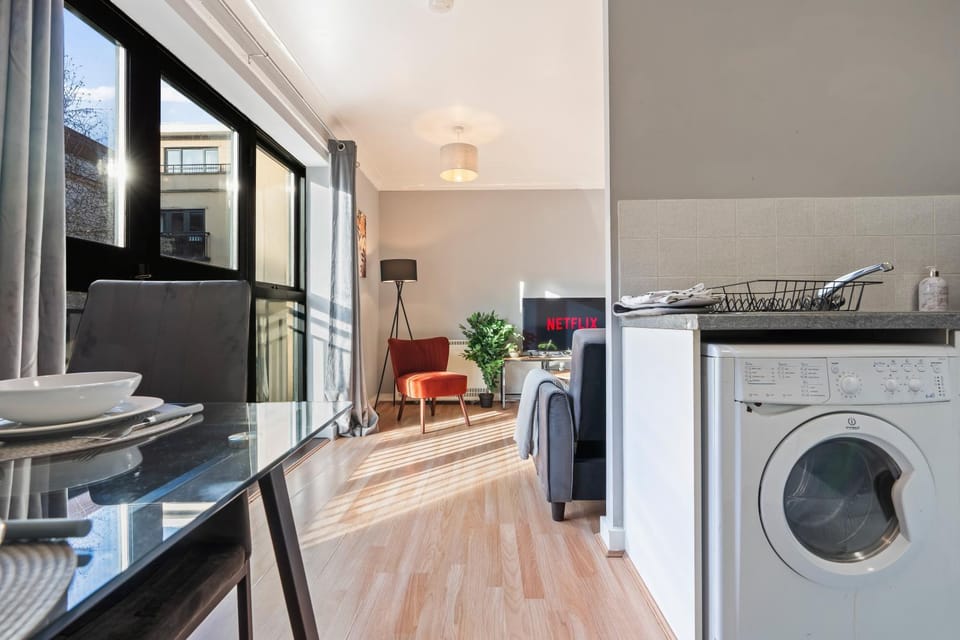 Living room, Dining area, laundry