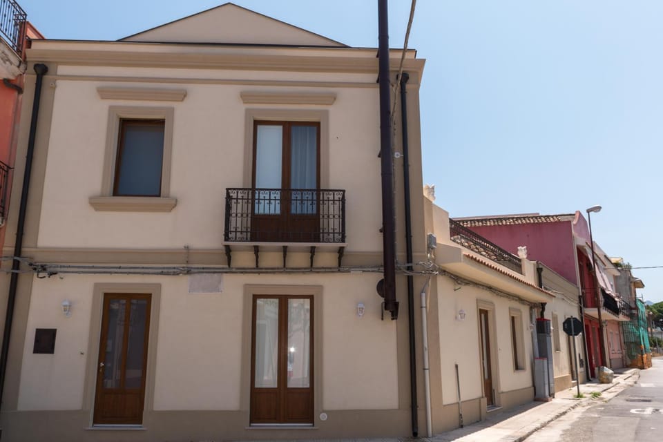 Property building, Day, Neighbourhood, Street view