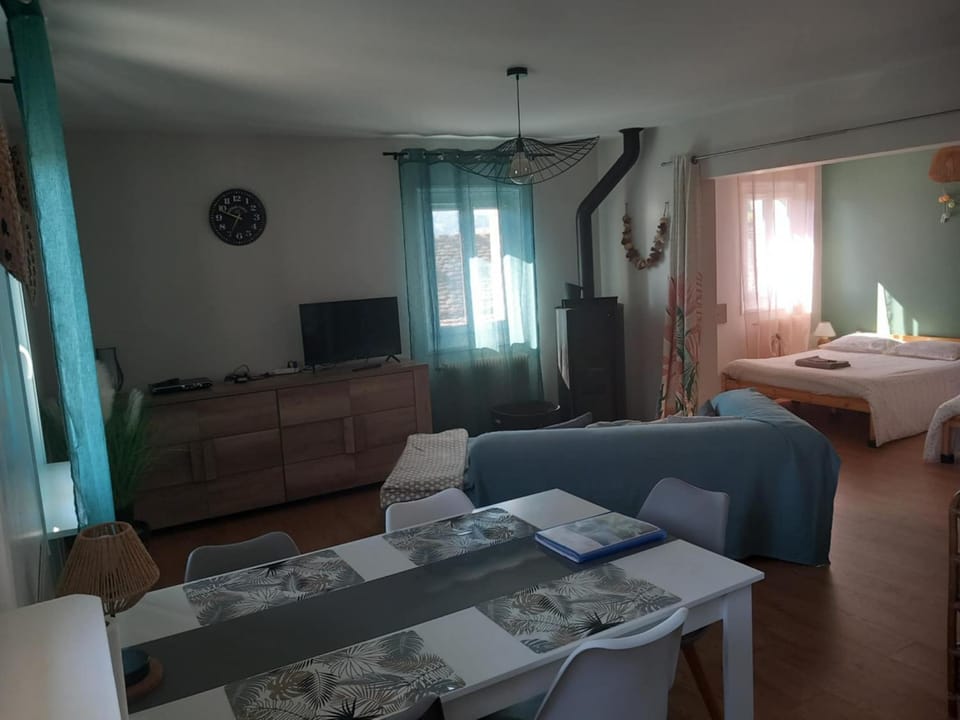 "L'Abri" massif du Mézenc, massages bien être Apartment in Auvergne-Rhône-Alpes