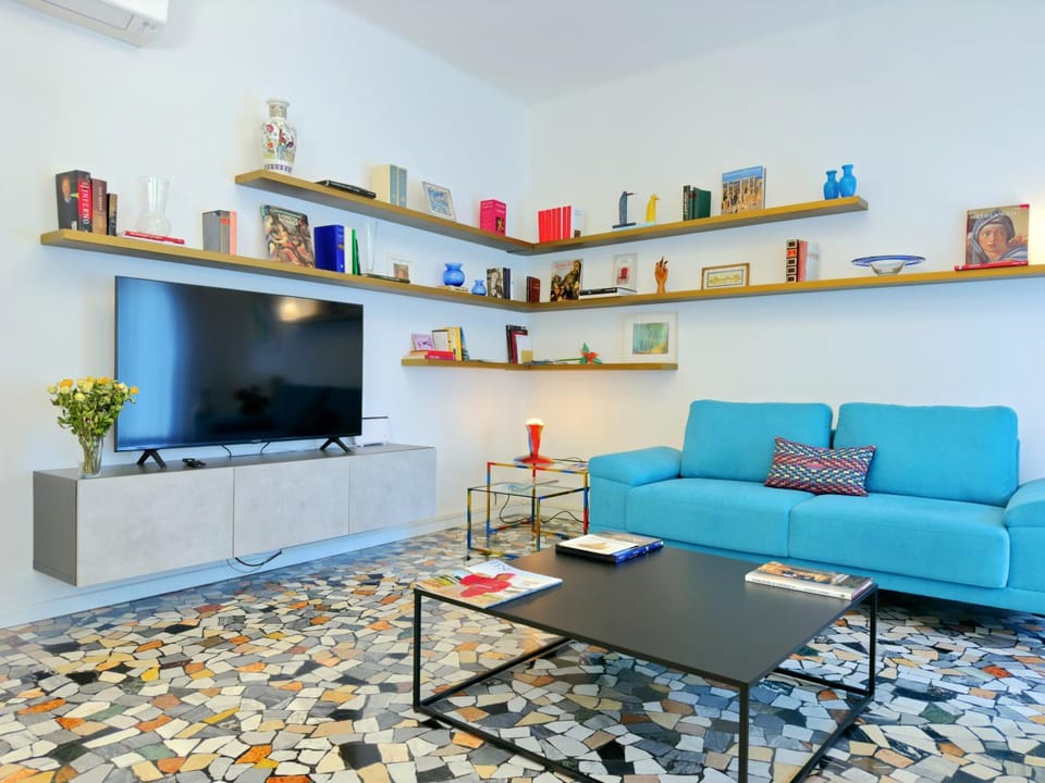 TV and multimedia, Living room, Seating area