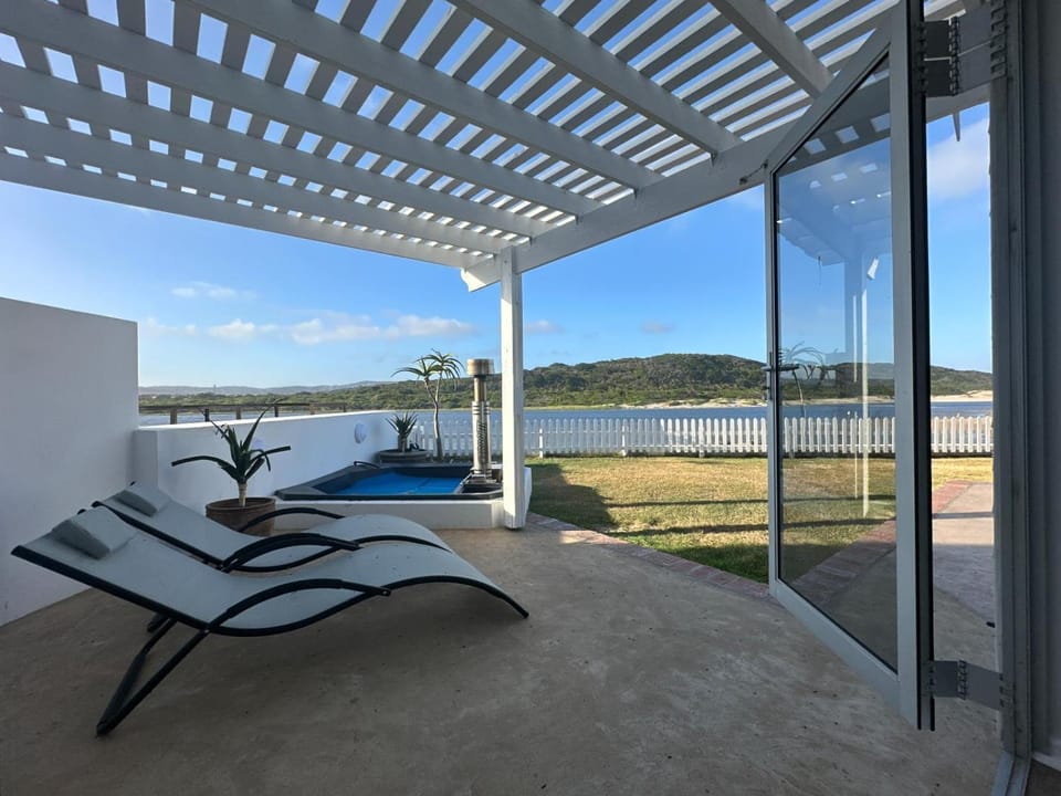 Patio, Day, Natural landscape, Hot Tub, View (from property/room), sunbed