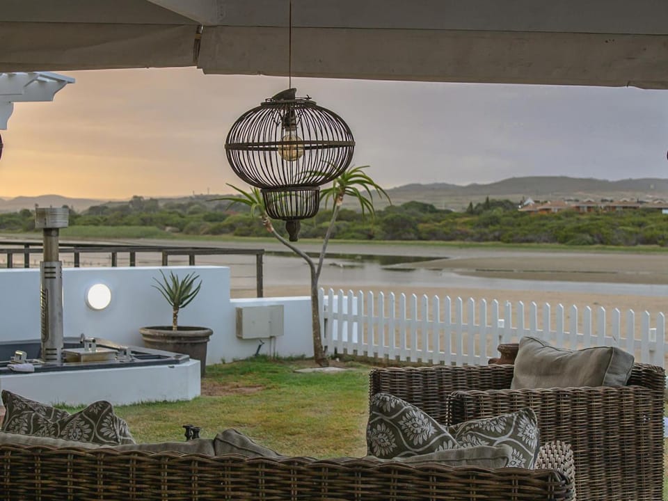 Patio, Natural landscape, Hot Tub, View (from property/room), Seating area, Garden view, River view