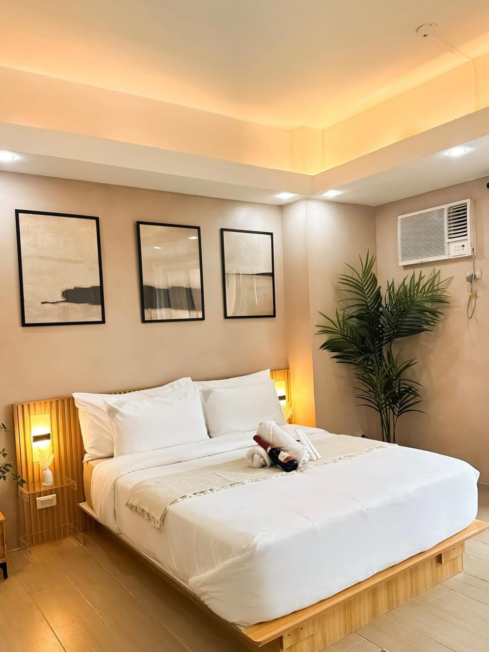 Exquisite Japandi at Venice with Grand Canal view Apartment in Makati