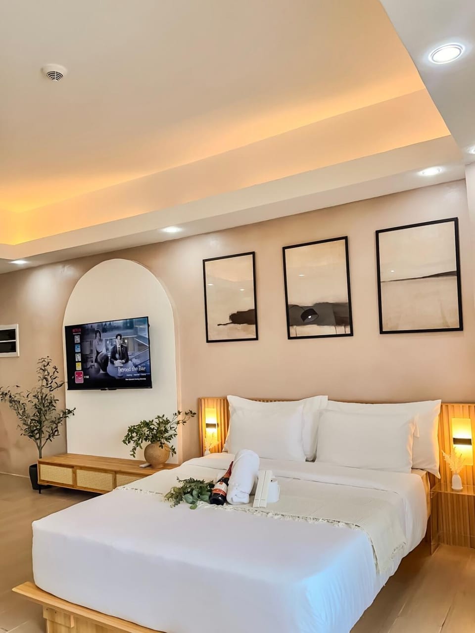 Exquisite Japandi at Venice with Grand Canal view Apartment in Makati