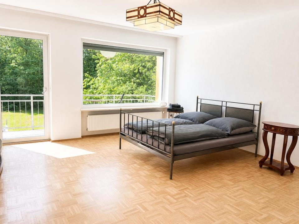 Large Munich house with 4 bedrooms in a quiet and greened villa area near Munich Apartment in Munich