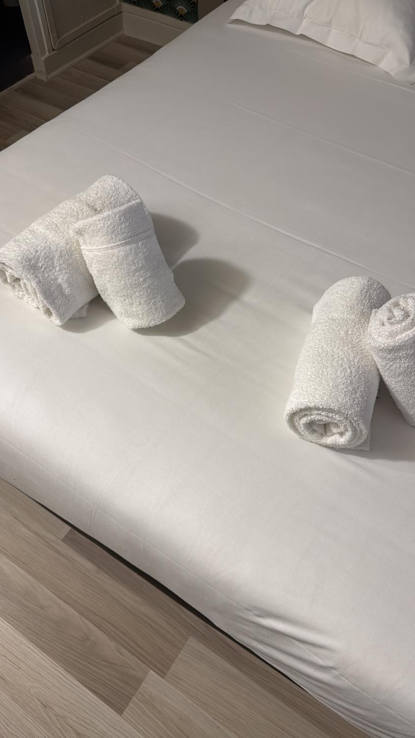 Bed, Photo of the whole room, Bedroom, towels