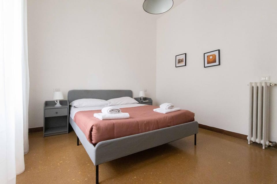 Bedroom, heating