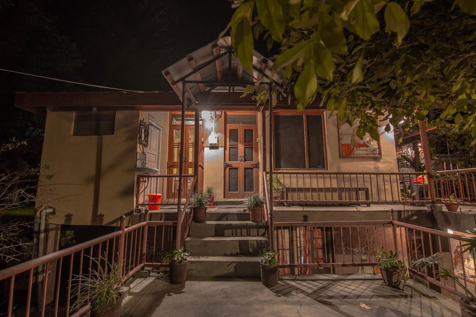 Property building, Facade/entrance, Night