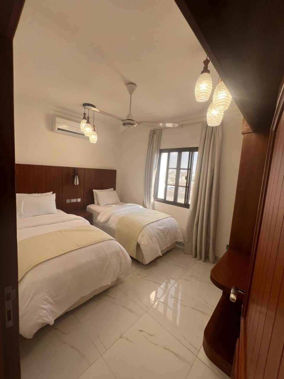 Bed, Photo of the whole room, Bedroom, air conditioner