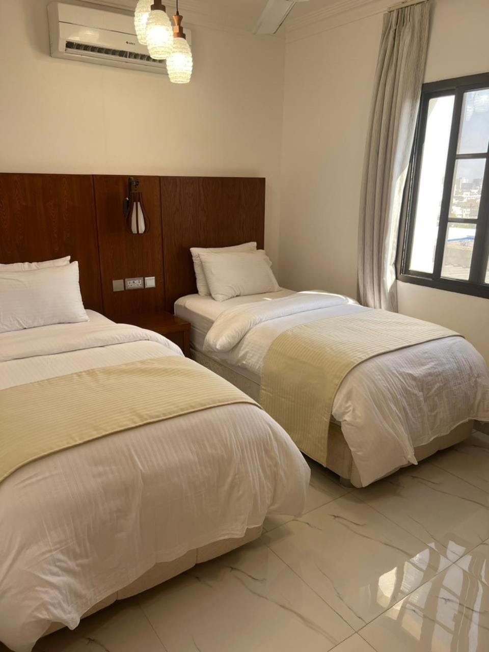 Bed, Photo of the whole room, Bedroom, air conditioner