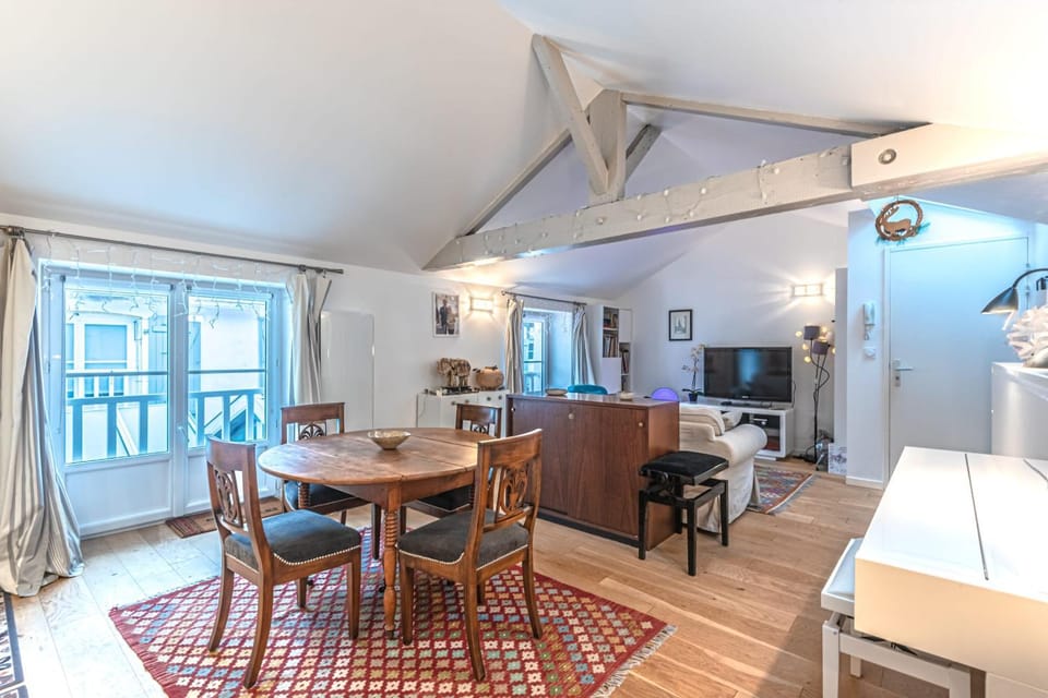 Living room, Dining area