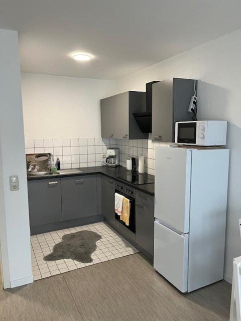 Kitchen or kitchenette, oven, stove