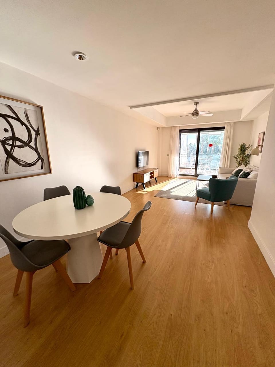 Living room, Dining area