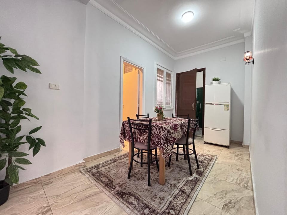 Kitchen or kitchenette, Dining area, minibar