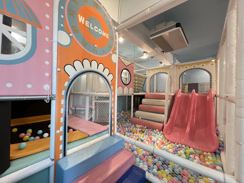 Restaurant/places to eat, Children play ground, Kids's club