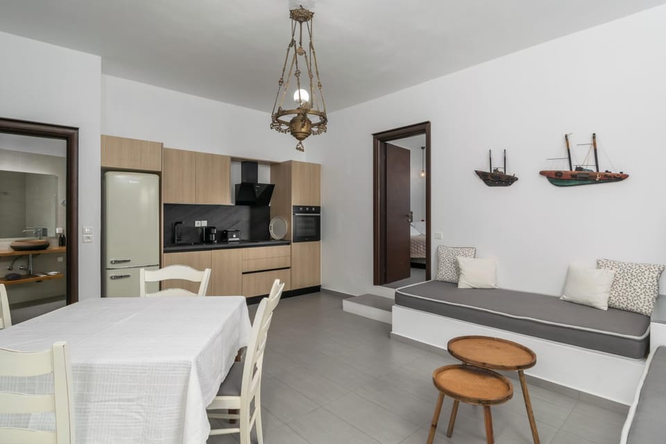 Seating area, kitchen