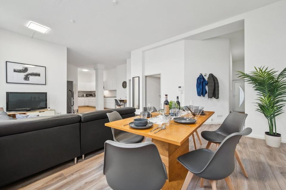 Seating area, Dining area