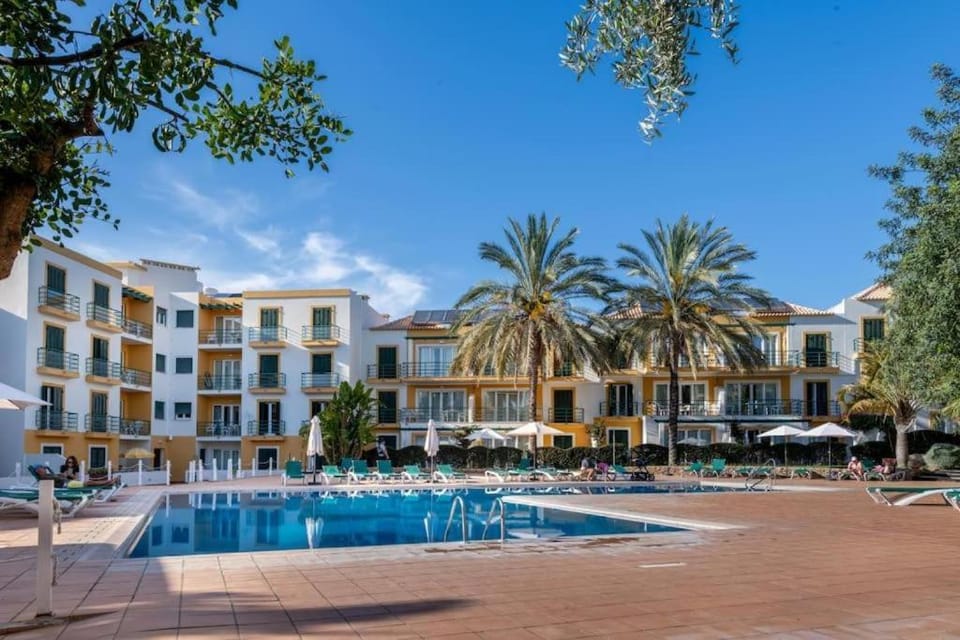 Garden view, Swimming pool, Location, sunbed