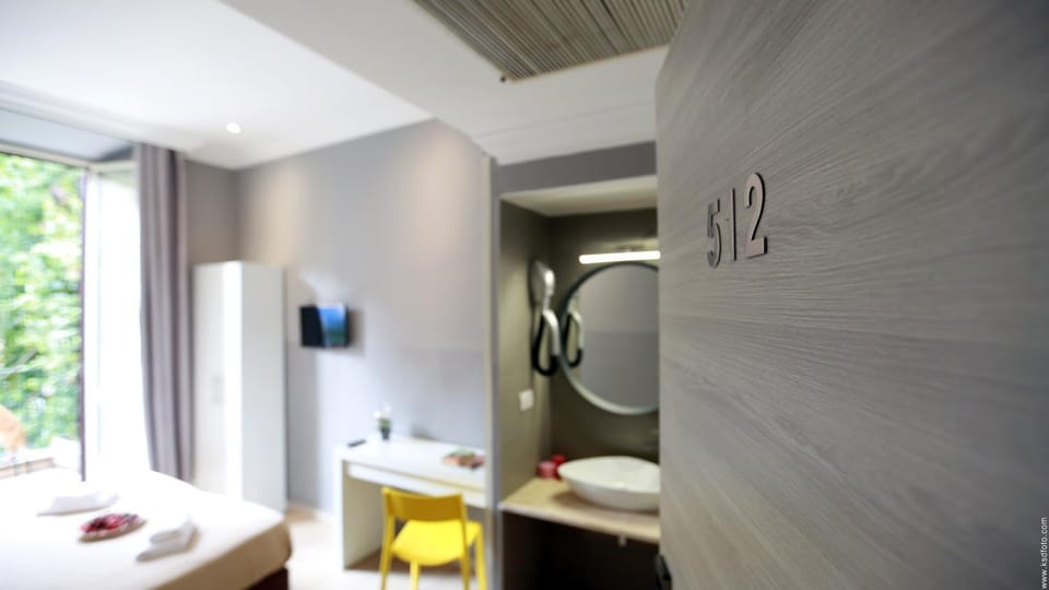 Bathroom, TV and multimedia