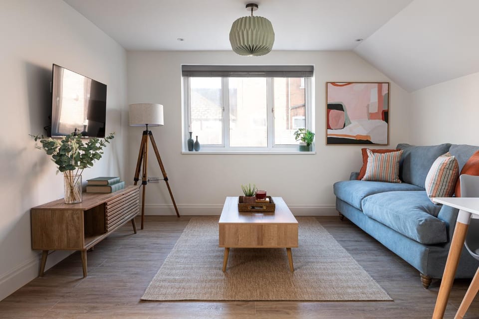 Communal lounge/ TV room, TV and multimedia, Living room, Seating area, Evening entertainment